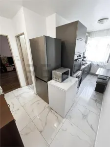 RECO Apartament 2 camere, zona Velenta, etaj 1/4, balcon inchis - foto 2