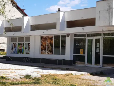 Vanzare spatiu comercial Moinesti 550 mp+teren 1000mp - foto 3