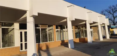 Vanzare spatiu comercial  Moinesti, Lucacesti - 400 mp - foto 2