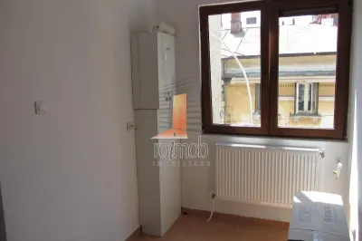 Apartament spatios la etajul 1 intr-o vila interbelica, pretabil birou - foto 7