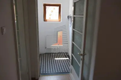 Apartament spatios la etajul 1 intr-o vila interbelica, pretabil birou - foto 8