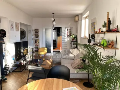 Apartament 2 camere, in vila, spatios, garaj, zona buna! - foto 2