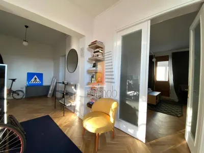 Apartament 2 camere, in vila, spatios, garaj, zona buna! - foto 3