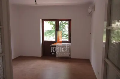 Apartament spatios la etajul 1 intr-o vila interbelica, pretabil birou - foto 2