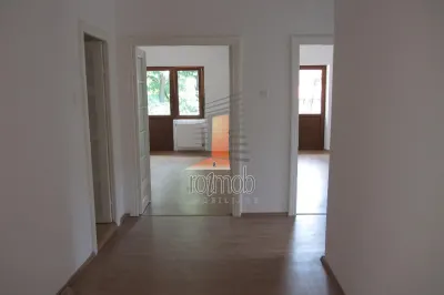 Apartament spatios la etajul 1 intr-o vila interbelica, pretabil birou - foto 5