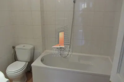 Apartament spatios la etajul 1 intr-o vila interbelica, pretabil birou - foto 6