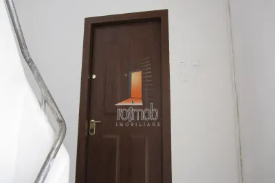 Apartament spatios la etajul 1 intr-o vila interbelica, pretabil birou - foto 9