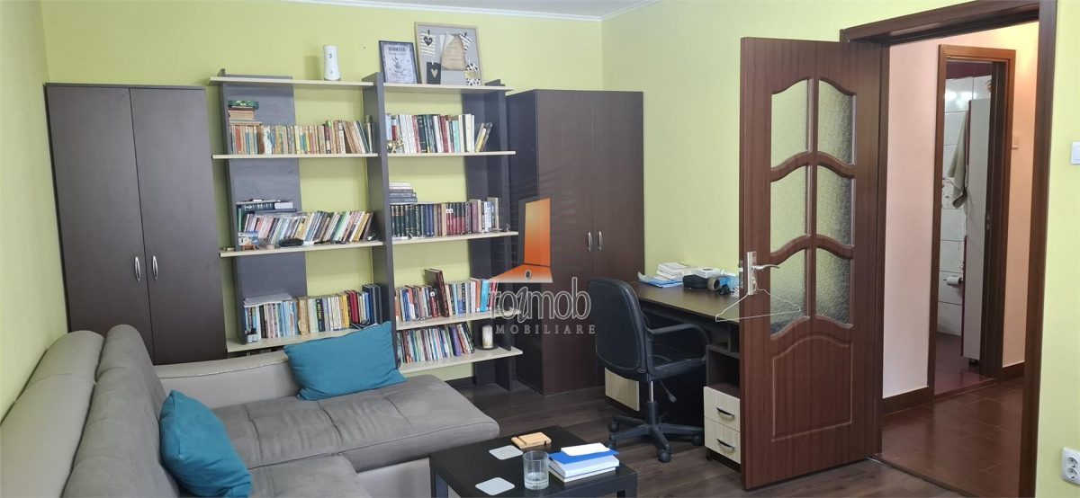 Apartament 2 camere decomandat , an constructie 1985, situat in cartierul Tei - Bucuresti