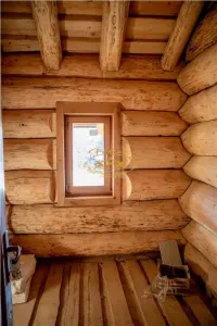 Casa din lemn rotund (Izvoru Muresului, str. Garii) - foto 16