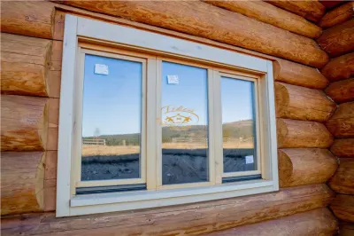 Casa din lemn rotund (Izvoru Muresului, str. Garii) - foto 4