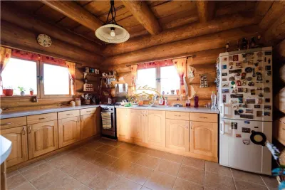 Casa din busteni cu ferma zootehnica si afacere (Tengheler, Com. Ditrau) - foto 7