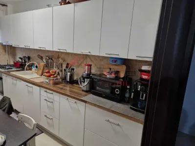 Apartament 3 camere de vanzare, boxa + parcare, Valea Lupului - foto 3