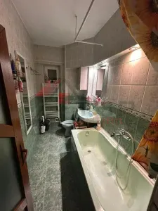 Apartament cu 3 camere decomandat, 2 bai - Pacurari - foto 8