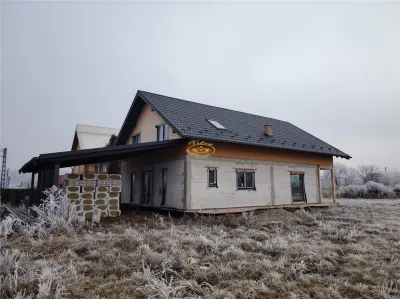 Casa de locuit la rosu (Zencani, mun. Toplita) - foto 1