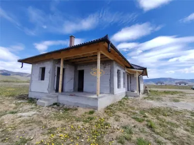 Casa familiala la rosu  (Lazarea, jud. Harghita) - foto 3