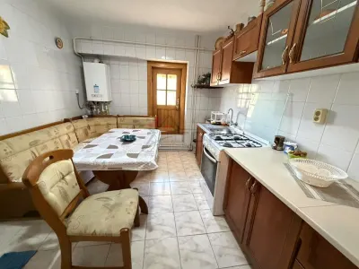 Apartament 3 camere, 2 bai, DECOMANDAT, ETAJ 1, Pacurari - foto 7