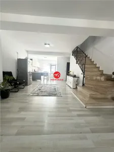 Afacere la Cheie in Mamaia Nord: Pensiune de Vanzare cu 18 Camere - foto 2
