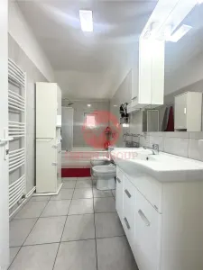 Casa cu Potential Multiplu, Pretabila Pentru Doua Familii sau Business, Chiar la Strada Principala - foto 15