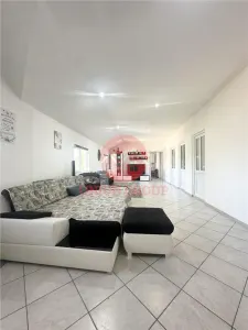 Casa cu Potential Multiplu, Pretabila Pentru Doua Familii sau Business, Chiar la Strada Principala - foto 19