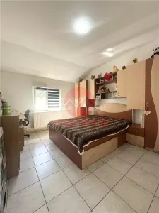 Casa cu Potential Multiplu, Pretabila Pentru Doua Familii sau Business, Chiar la Strada Principala - foto 21