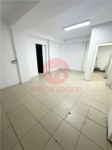 Spatiu comercial foarte spatios, ideal pentru clinici medicale, zona Brotacei - foto 4