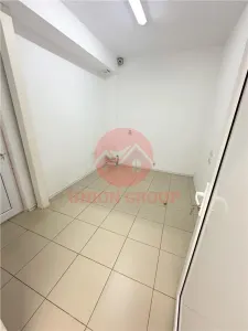 Spatiu comercial foarte spatios, ideal pentru clinici medicale, zona Brotacei - foto 7