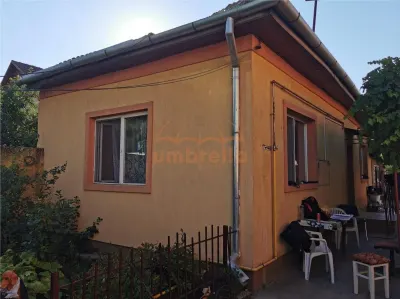 Teren + casa demolabila de vanzare semicentral ! - foto 1