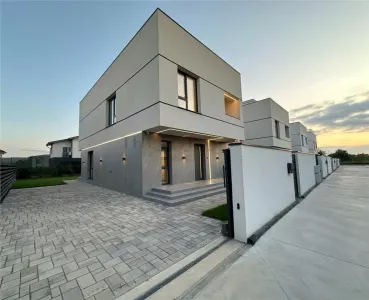 Vila 5 camere finisaje si dotari  premium aproape de Scoala Americana - foto 3