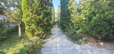 Casa de vanzare la asfalt 8 camer 1720 mp teren Alba Iulia - Alba Iulia