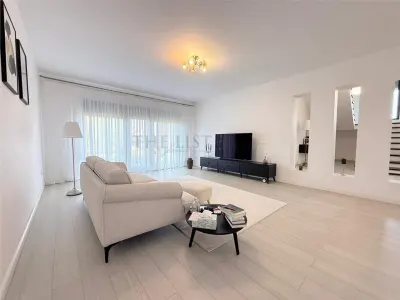 Casa cu 6 Camere | Proprietate Premium | PETRACHIOAIA - foto 1