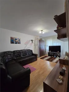 Piata Alexandru - Milcov, 2 camere decomandat cu 2 balcoane, liber - Iasi