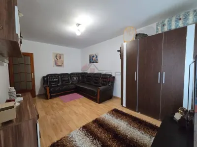 Piata Alexandru - Milcov, 2 camere decomandat cu 2 balcoane, liber - foto 2