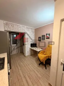 Etaj 1 - Dacia Bicaz, 2 camere decomandat, 65mp, bloc din 91 - foto 2