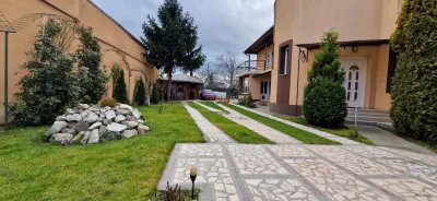 Casa cu 912mp teren 5 camere strada asfaltata - foto 2