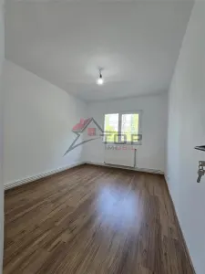 Etaj 1 - Piata Dacia, 4 camere decomandat cu 2 bai, liber - foto 3