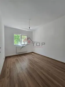 Etaj 1 - Piata Dacia, 4 camere decomandat cu 2 bai, liber - foto 4