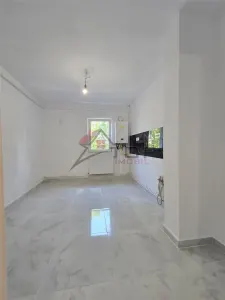 Etaj 1 - Piata Dacia, 4 camere decomandat cu 2 bai, liber - foto 8