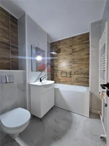Etaj 1 - Piata Dacia, 4 camere decomandat cu 2 bai, liber - foto 9