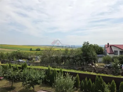 Proprietate Deosebita cu 4600 Mp Teren, 2 Case, Panouri Fotovoltaice si Sera - foto 23