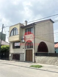 Vila Impresionanta, 220 mp Utili, zona Casa de Cultura - Constanta