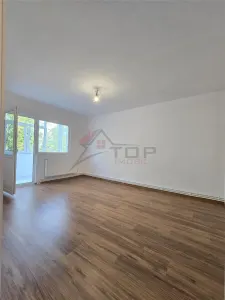 Etaj 1 - Piata Dacia, 4 camere decomandat cu 2 bai, liber - foto 2