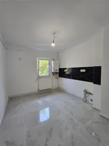 Etaj 1 - Piata Dacia, 4 camere decomandat cu 2 bai, liber - foto 13