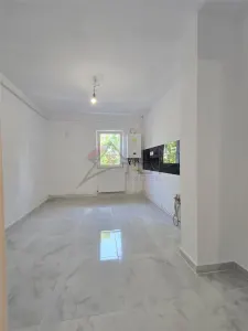 Etaj 1 - Piata Dacia, 4 camere decomandat cu 2 bai, liber - foto 8