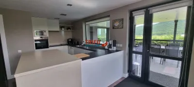Casa deosebita cu piscina situata in apropierea orasului - foto 12
