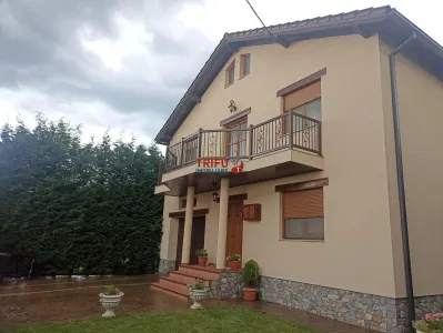 Casa de vanzare 5 camere 560 mp teren Cetate ! - foto 1