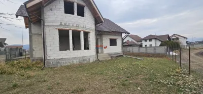 Casa de vanzare cu 438 mp teren in cartierul Orizont - foto 2