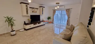 Casa de vanzare cu finisaje deosebite - foto 1