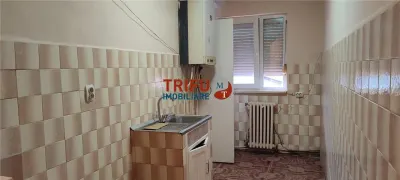 Apartament 2 camere etaj intermediar de vanzare zona Spital - foto 2