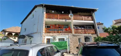 Casa cu 3 apartamente in Centru - Alba Iulia
