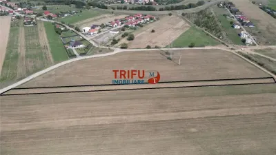 Teren intravilan cu apa si canalizare posibilitate de extindere - foto 1